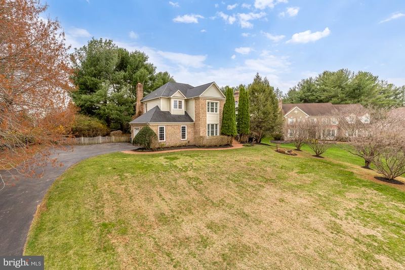 10009 Thompson Ridge Ct, Great Falls, VA 22066