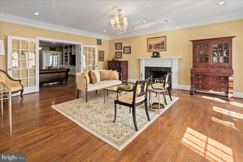 9498 Lynnhall Pl, Alexandria, VA 22309