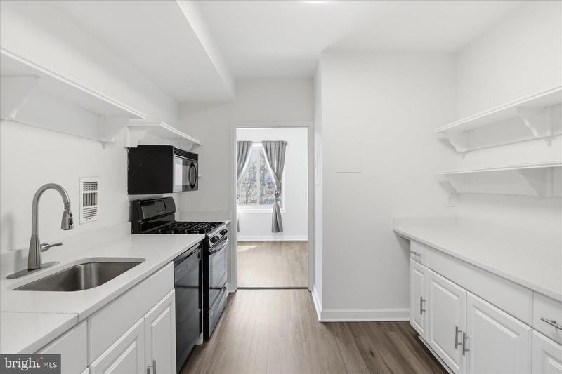 3100 S Manchester St #116, Falls Church, VA 22044