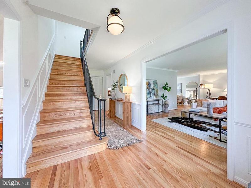1558 Forest Villa Ln, Mclean, VA 22101