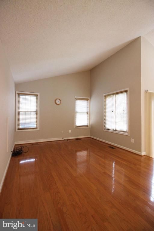 234 E Juniper Ave, Sterling, VA 20164