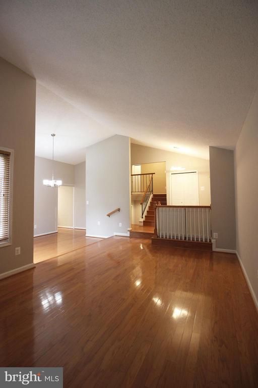 234 E Juniper Ave, Sterling, VA 20164