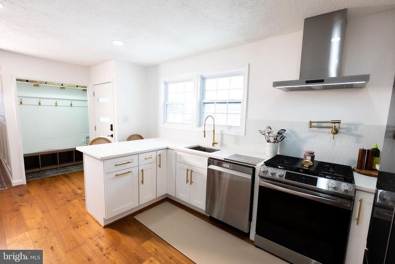 7304 Inzer St, Springfield, VA 22151