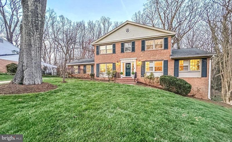 1558 Forest Villa Ln, Mclean, VA 22101