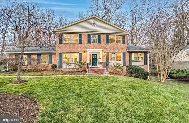 1558 Forest Villa Ln, Mclean, VA 22101
