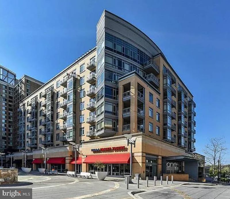6506 America Blvd #816, Hyattsville, MD 20782
