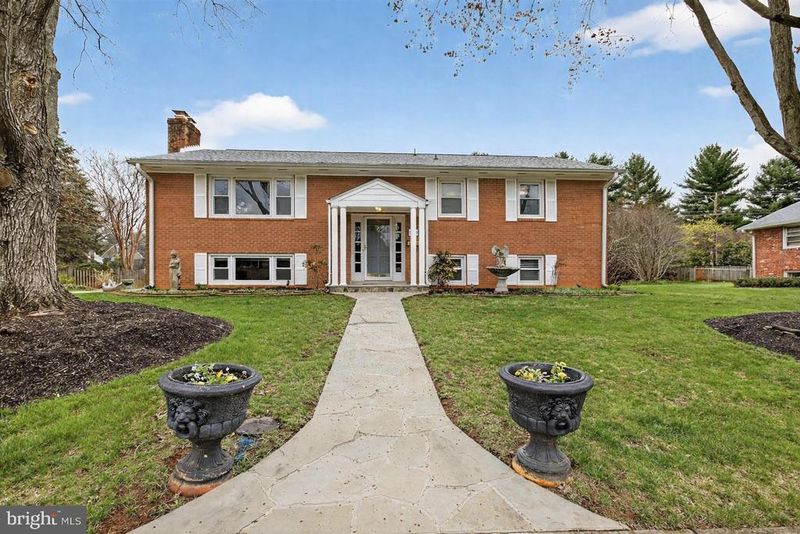 810 Wage Dr SW, Leesburg, VA 20175