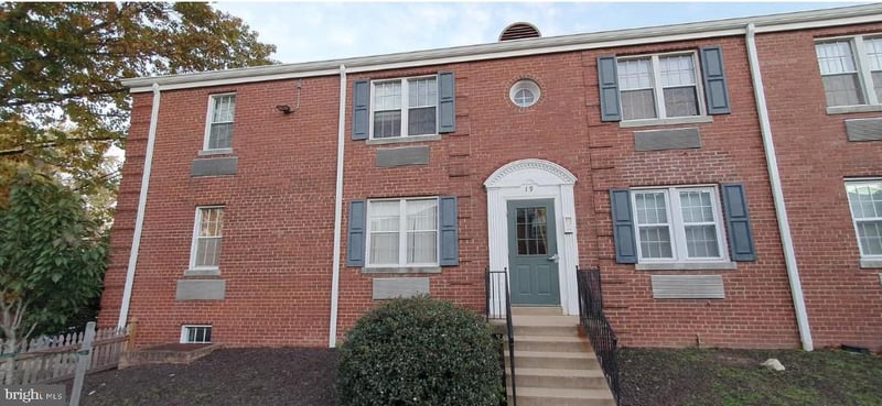 19 Auburn Ct #B, Alexandria, VA 22305