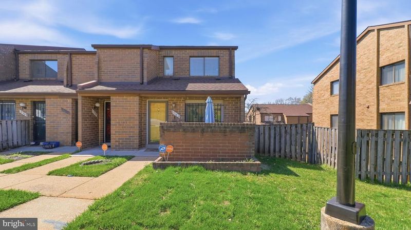 3162 Apple Rd NE #18, Washington, DC 20018