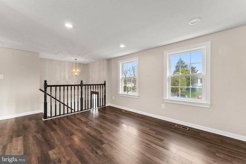 1394 Rollinghouse Dr, Frederick, MD 21703
