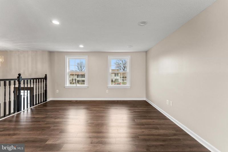 1394 Rollinghouse Dr, Frederick, MD 21703