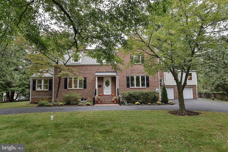 208 Glen Ave SW, Vienna, VA 22180