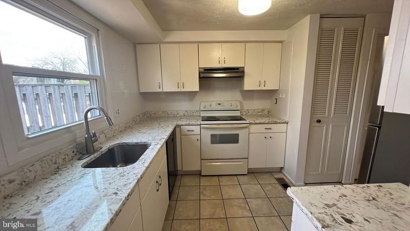 154 Stonegate Dr, Frederick, MD 21702