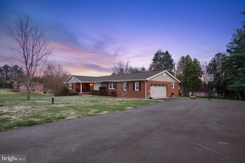 1800 Gayfields Dr, Silver Spring, MD 20906