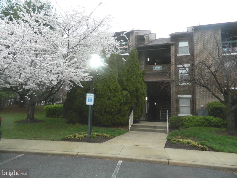 7925 Coriander Dr #12, Gaithersburg, MD 20879