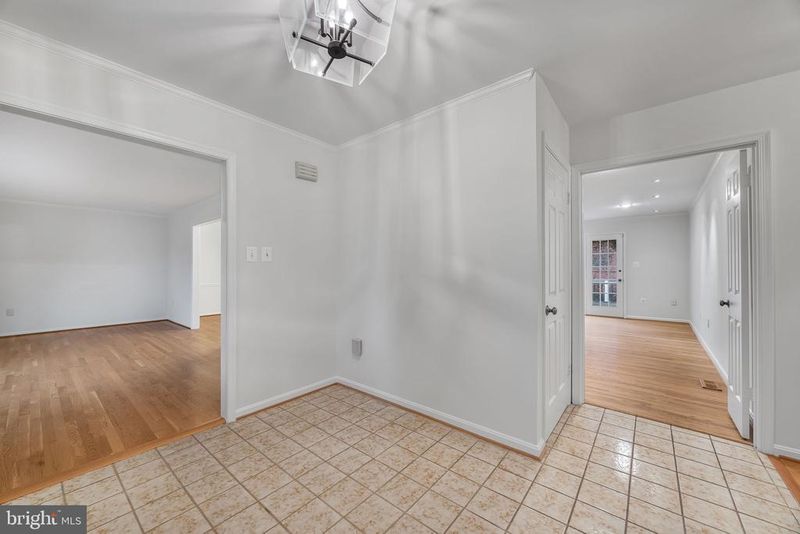 2701 Verily Ct, Oakton, VA 22124