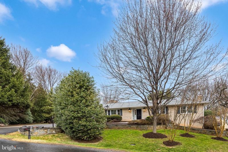 2701 Verily Ct, Oakton, VA 22124