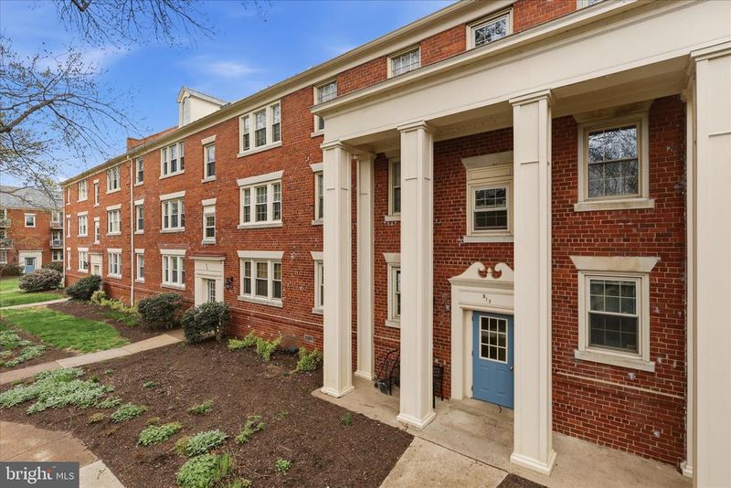 517 Bashford Ln #1, Alexandria, VA 22314