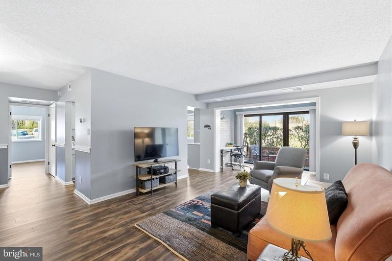 10222 Bushman Dr #8101, Oakton, VA 22124