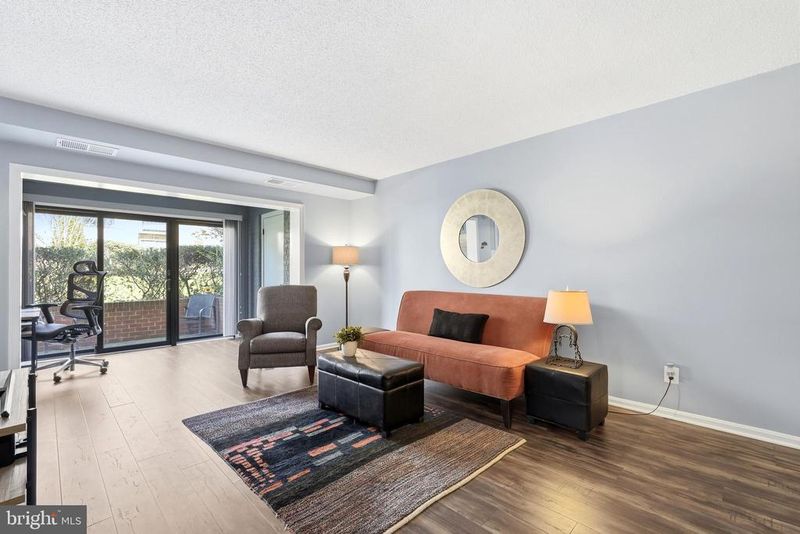 10222 Bushman Dr #8101, Oakton, VA 22124