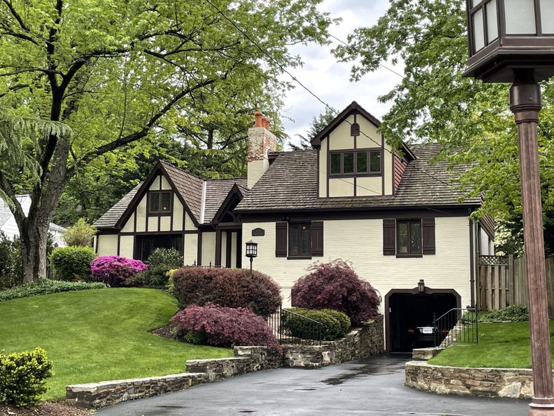 5735 Bradley Blvd, Bethesda, MD 20814