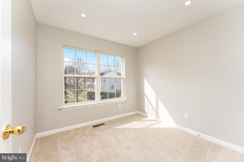 4869 Benecia Ln, Dumfries, VA 22025