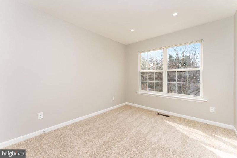 4869 Benecia Ln, Dumfries, VA 22025