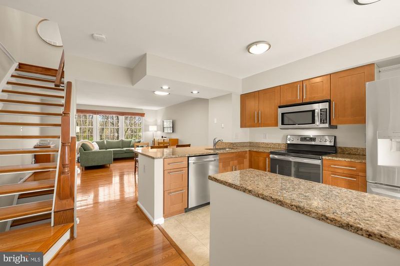5001 9th St S, Arlington, VA 22204