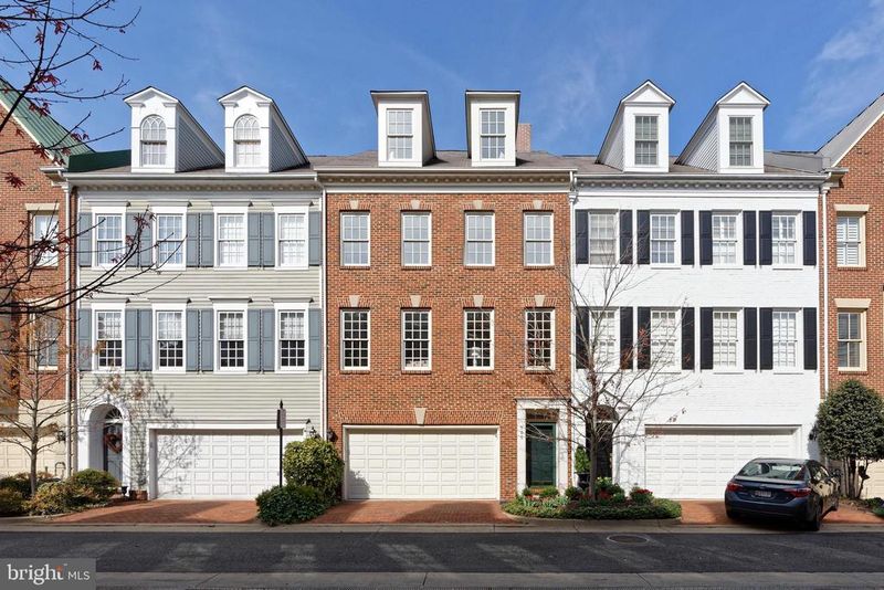 705 Kahn Pl, Alexandria, VA 22314