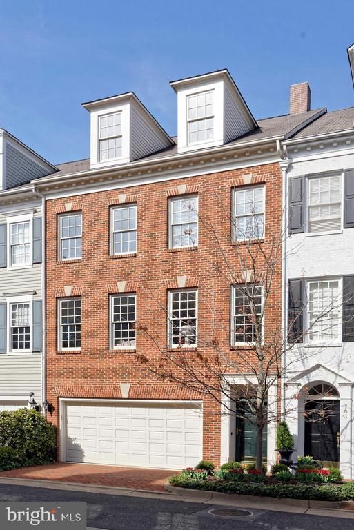 705 Kahn Pl, Alexandria, VA 22314