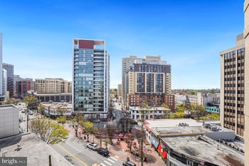 4801 Fairmont Ave #810, Bethesda, MD 20814