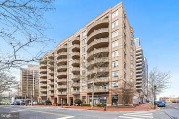 4801 Fairmont Ave #810, Bethesda, MD 20814