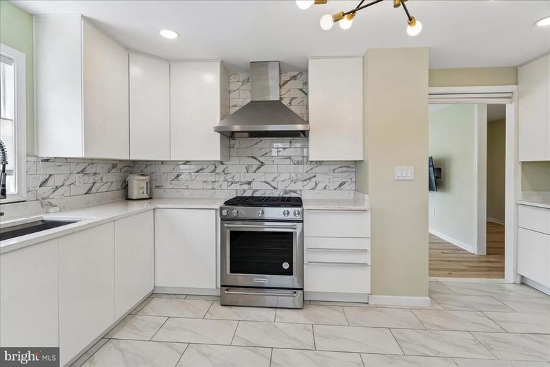 1405 Matthews Dr, Rockville, MD 20851