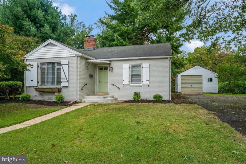 3977 26th St N, Arlington, VA 22207