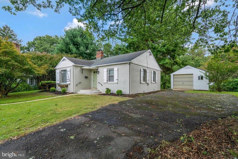 3977 26th St N, Arlington, VA 22207