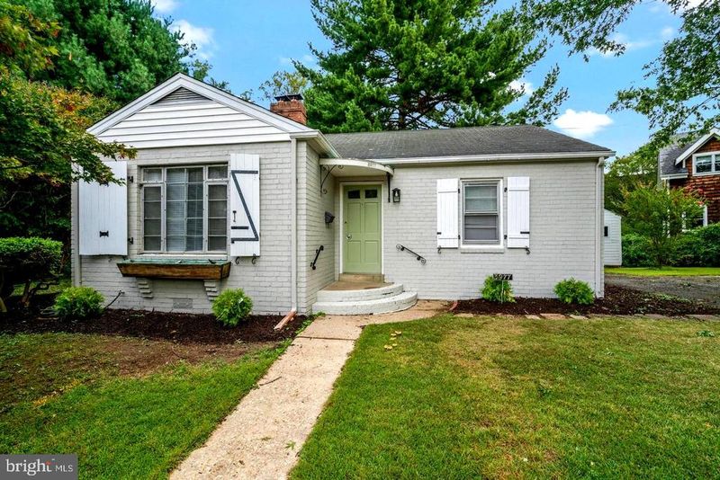3977 26th St N, Arlington, VA 22207