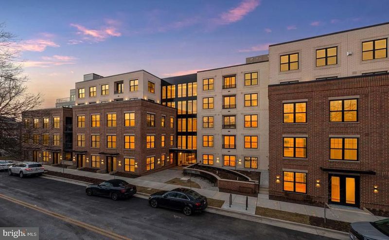 811 N Columbus St #108, Alexandria, VA 22314
