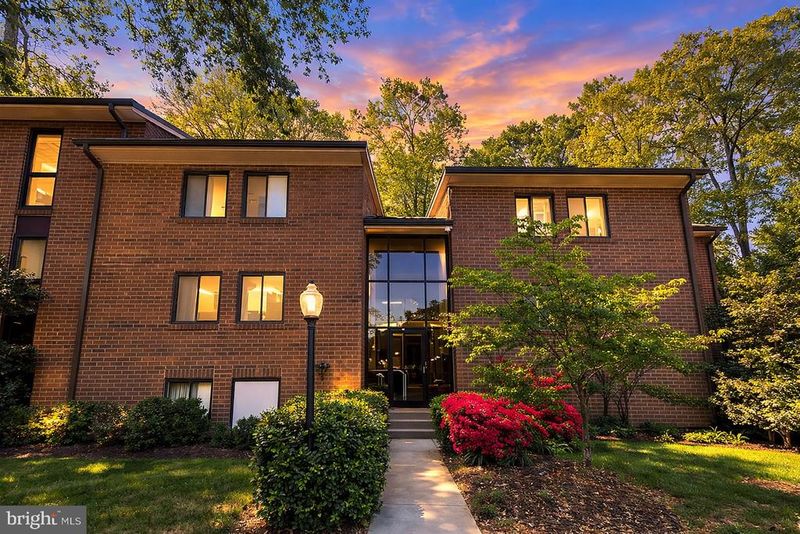 1433 Northgate Sq #11B, Reston, VA 20190