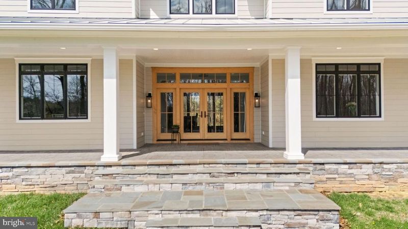 17819 Yatton Rd, Round Hill, VA 20141