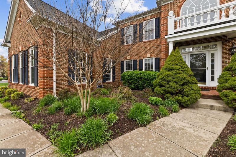 42602 Suny Bay Ct, Chantilly, VA 20152
