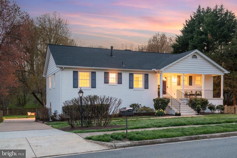 1347 Macbeth St, Mclean, VA 22102