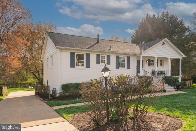 1347 Macbeth St, Mclean, VA 22102