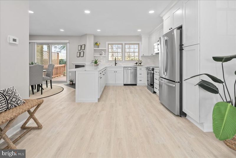 2872 Sutton Oaks Ln, Vienna, VA 22181