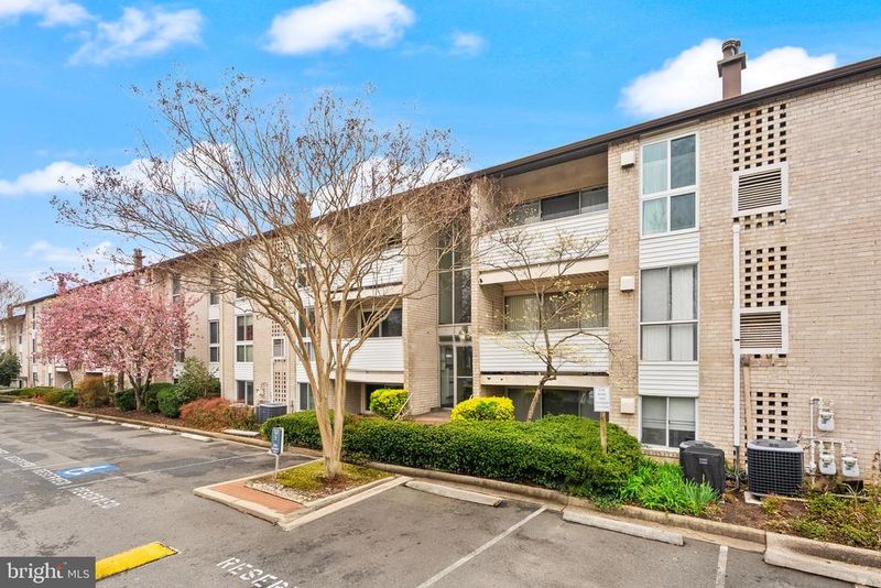 5600 Bloomfield Dr #4, Alexandria, VA 22312
