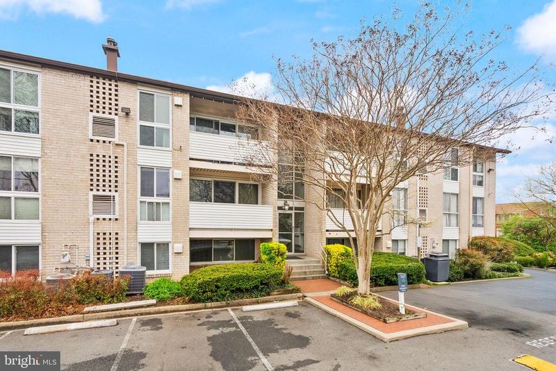 5600 Bloomfield Dr #4, Alexandria, VA 22312