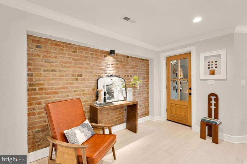 647 G St SE #2, Washington, DC 20003