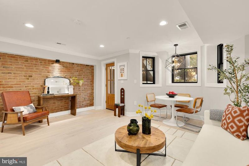 647 G St SE #2, Washington, DC 20003