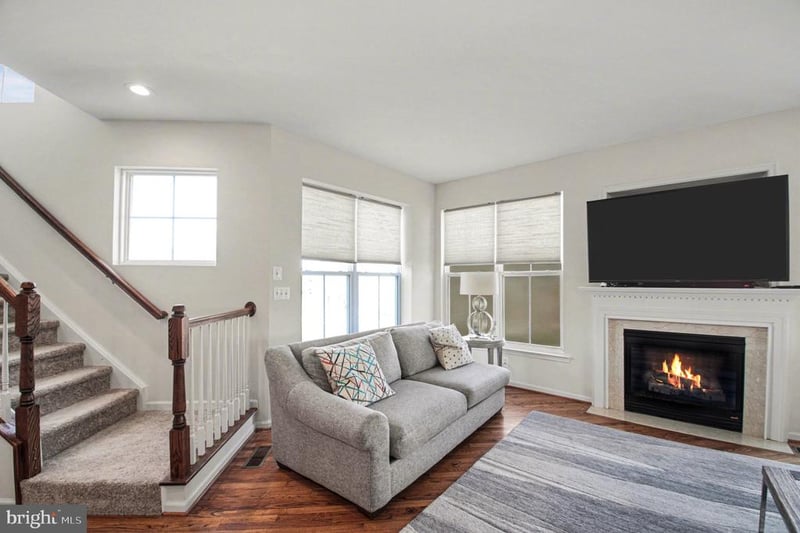 42464 Regal Wood Dr, Brambleton, VA 20148