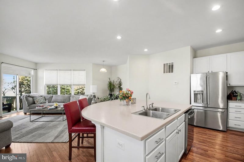 42464 Regal Wood Dr, Brambleton, VA 20148