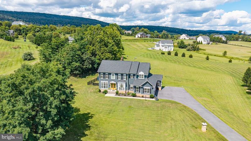 35490 Sunny Ridge Rd, Round Hill, VA 20141